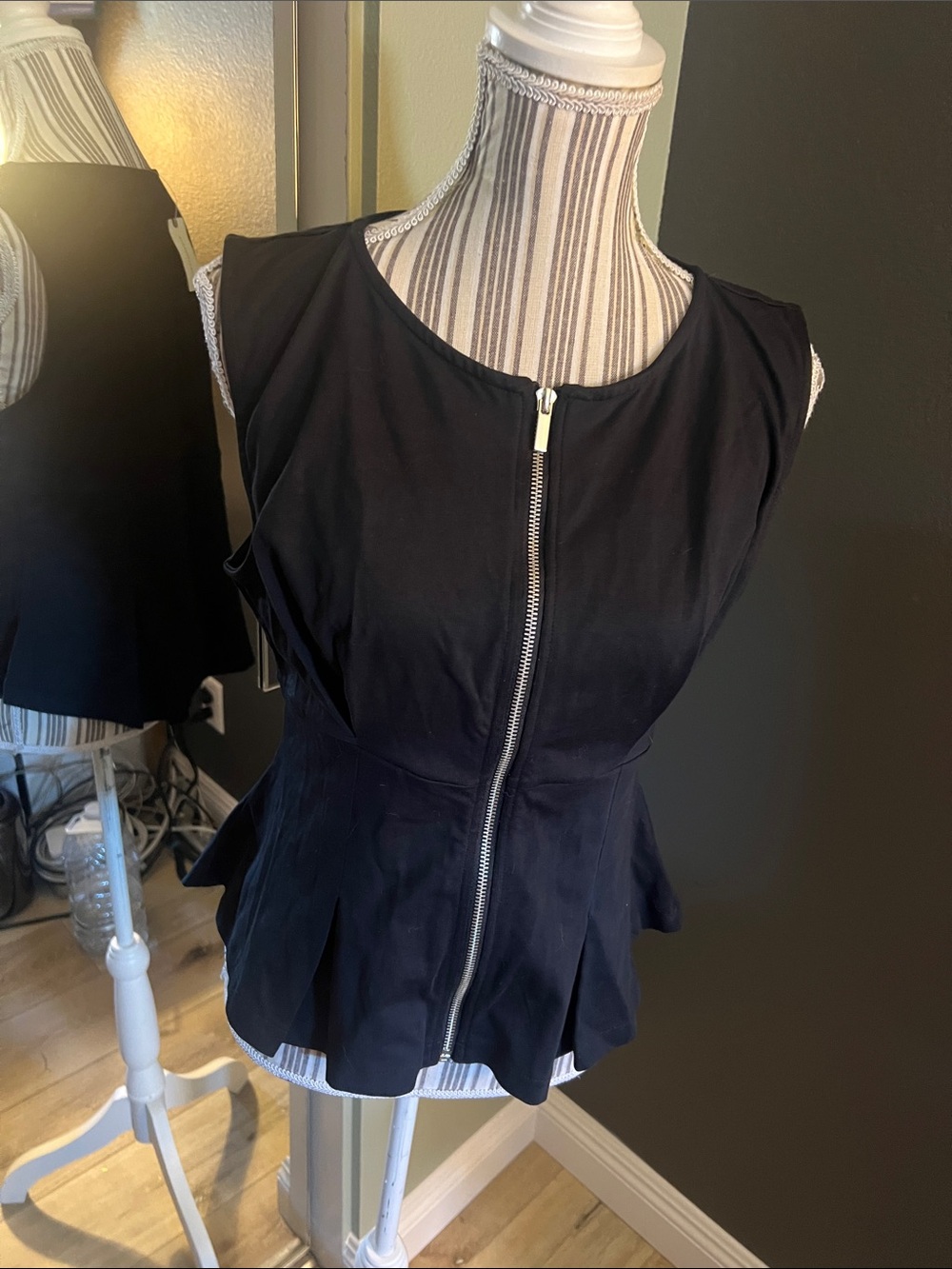 1 hour sale. Anthropologie, Medium Black Sleeveless Zip Front Peplum Top - Picture 5 of 15